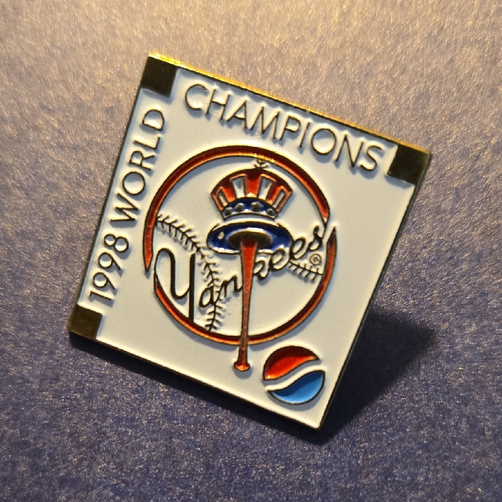1998 World Champions Pin